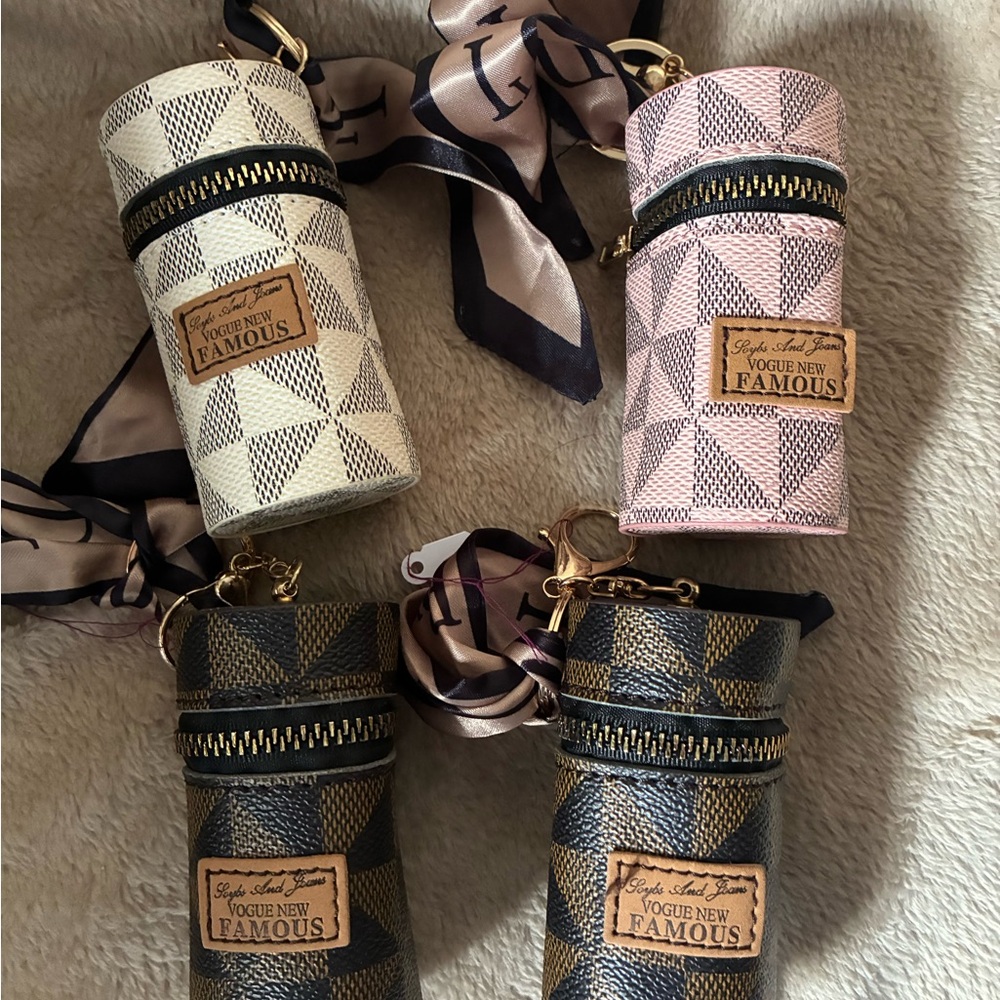 Stylish Checkered Cylinder Pouches